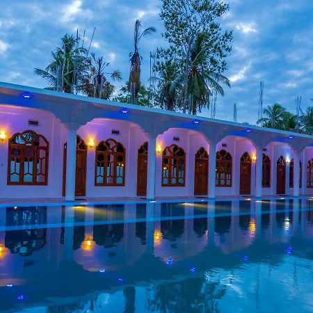 Mrd Beach Hotel Тринкомали Экстерьер фото