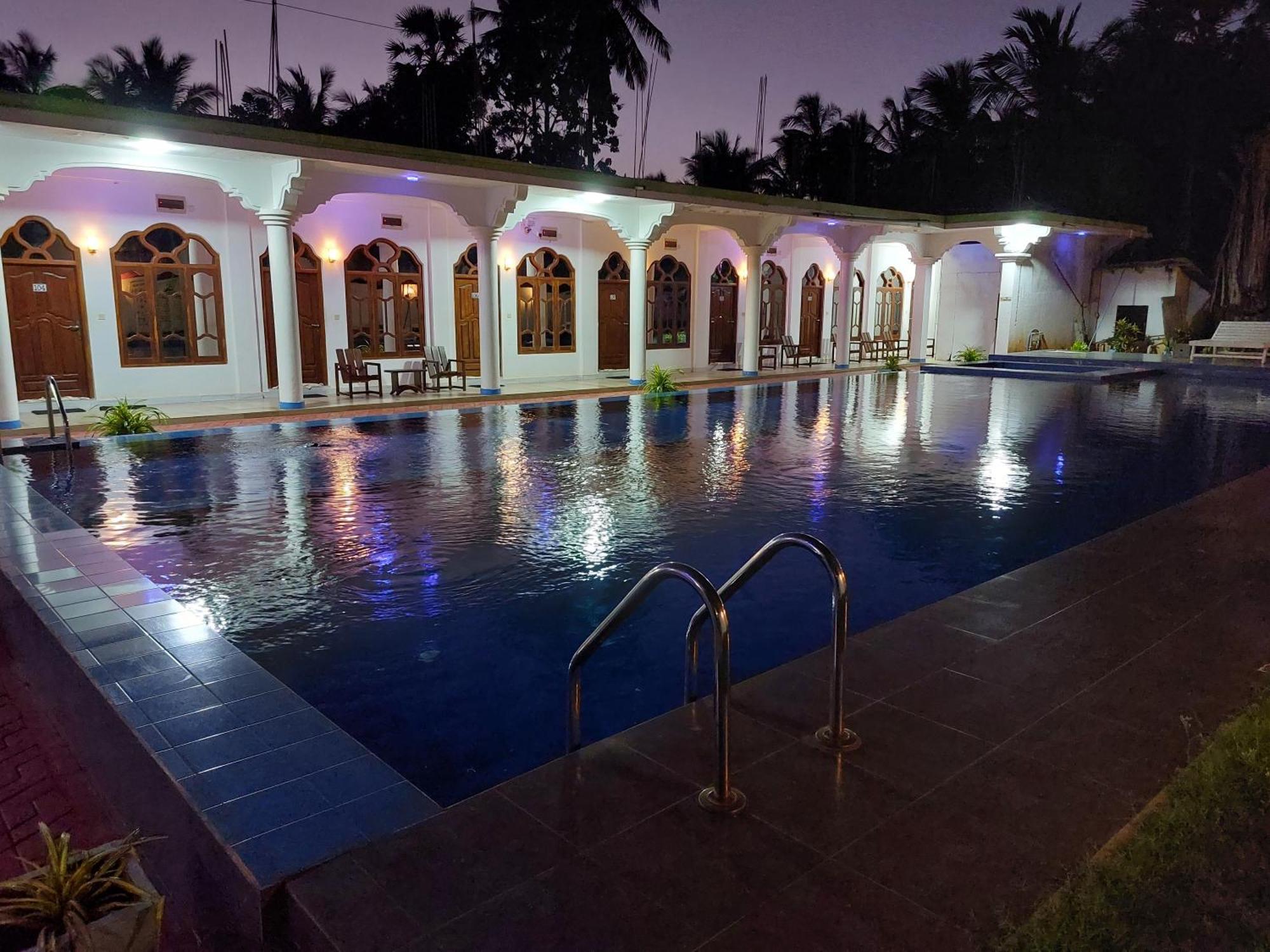 Mrd Beach Hotel Тринкомали Экстерьер фото