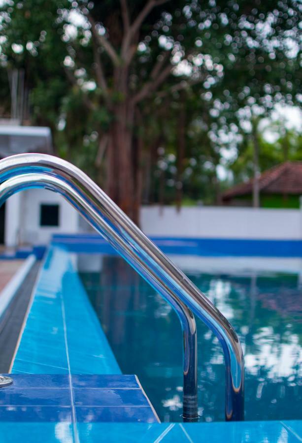 Mrd Beach Hotel Тринкомали Экстерьер фото