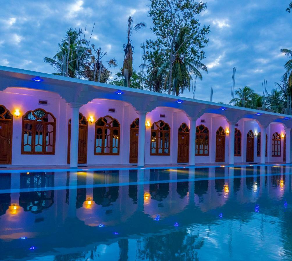 Mrd Beach Hotel Тринкомали Экстерьер фото
